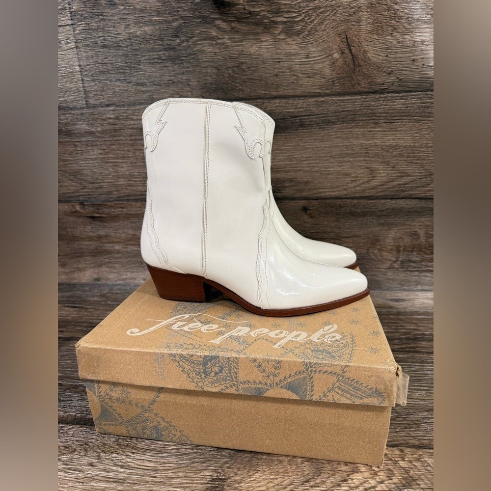 Free People New Frontier Western Cowboy White Boots‎ Sz 39/US 9 NEW